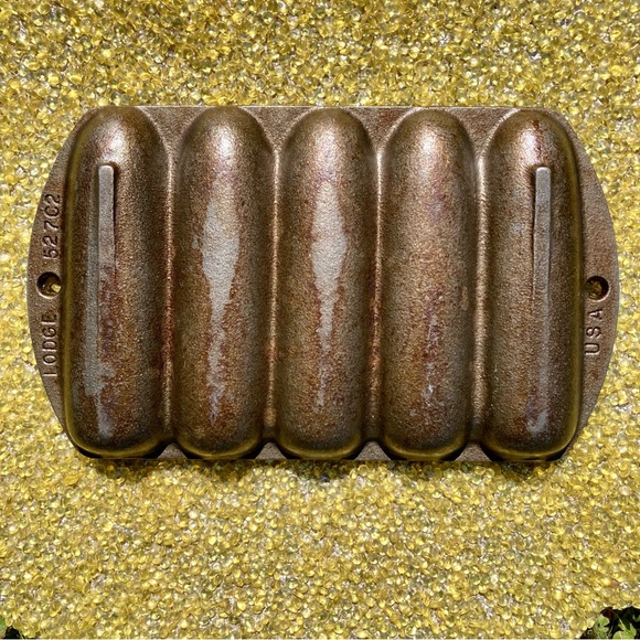 Cast Iron Cornbread Pan - Picture 3 of 10